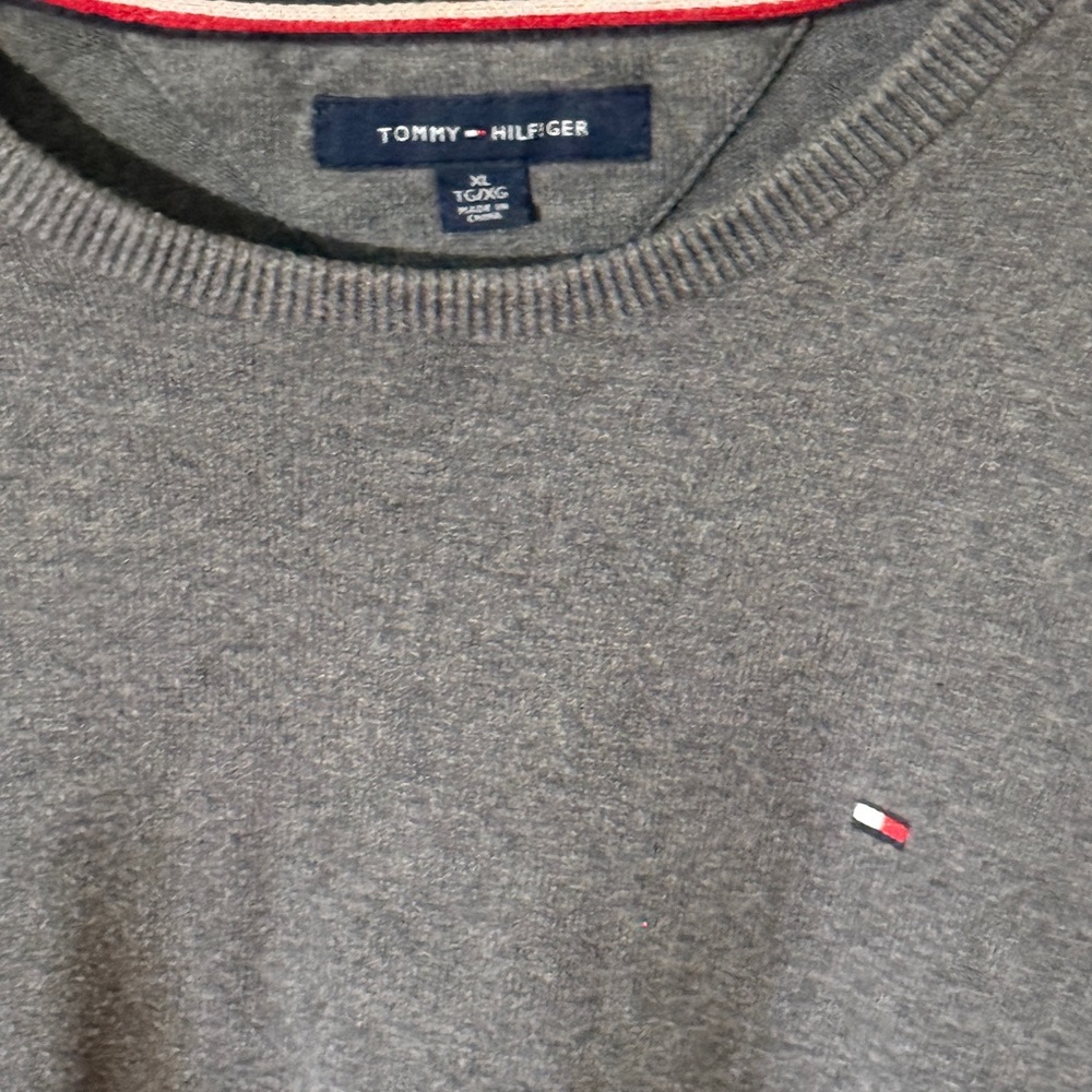Tommy Hilfiger Classic Gray Crew Neck Sweater - Picture 3 of 3